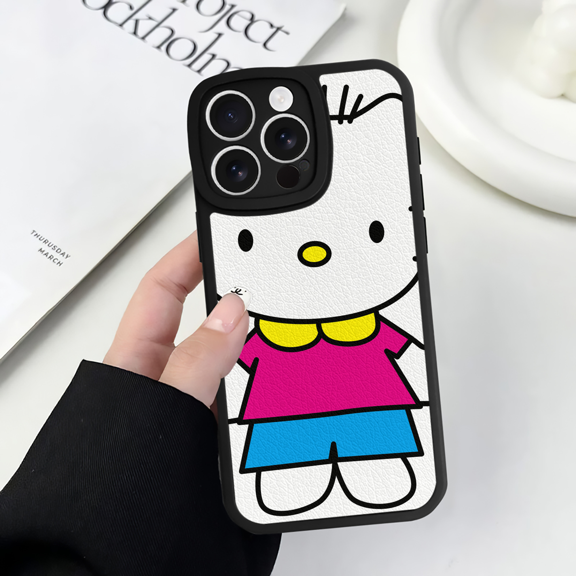 （画像用） Hello Kitty ハローキティ 【iPhone 16シリーズ対応】シリコンスマホケース（レザー調） 材質：シリコン